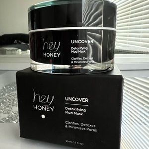 Brand New. Hey Honey UNCOVER detoxifying mud mask